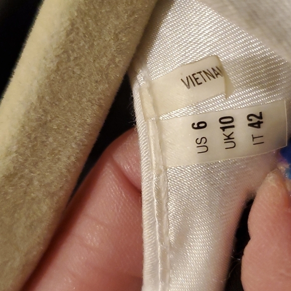 Tahari Black, White and Tan Sheath Dress Size 6 - Picture 5 of 5